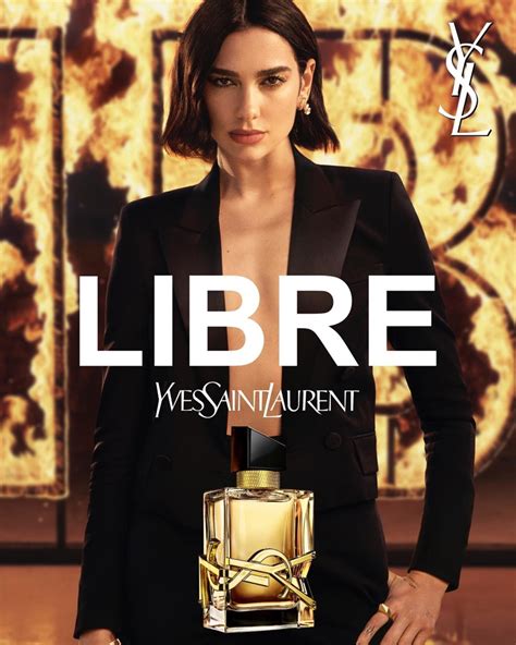 Dua Lipa, égérie de Libre Le Parfum d'Yves Saint .